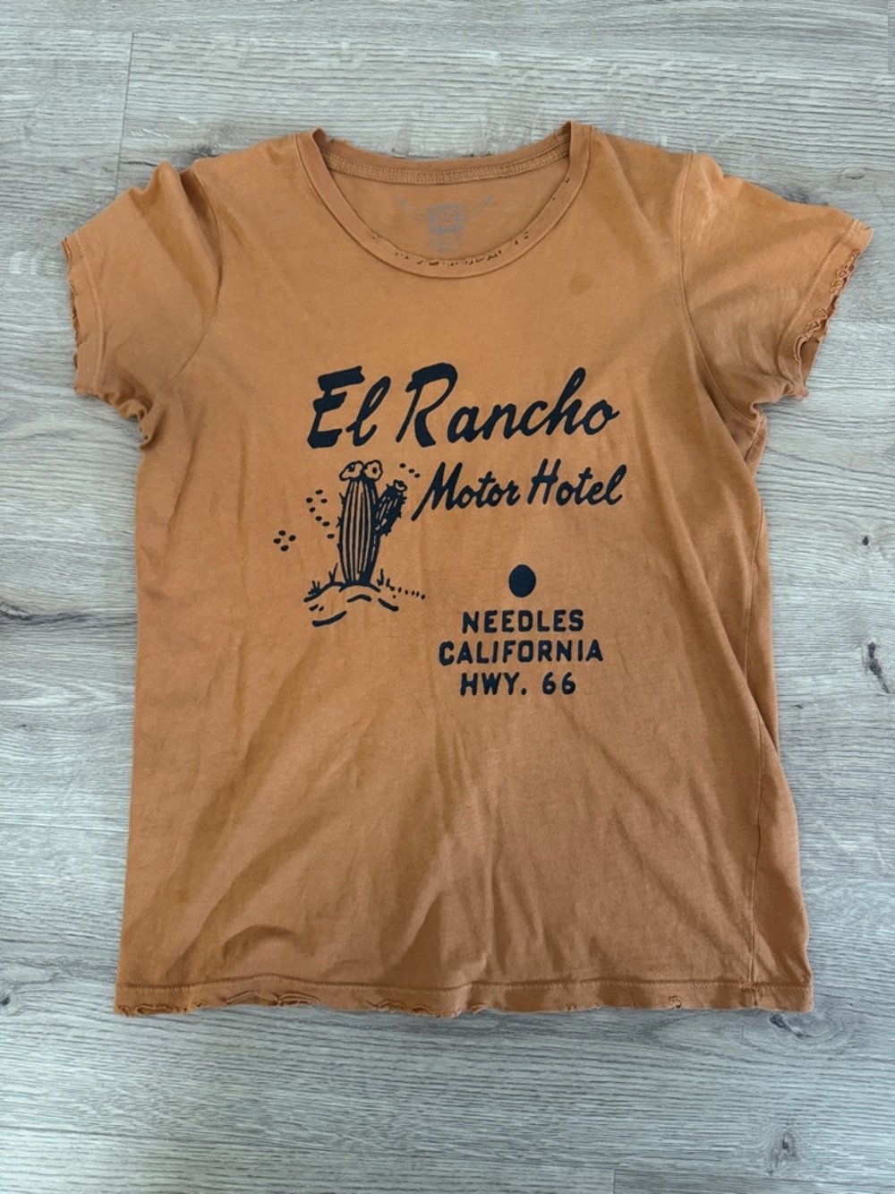El Rancho Motor Hotel Graphic Tee - Rust Orange Women’s Short Sleeve